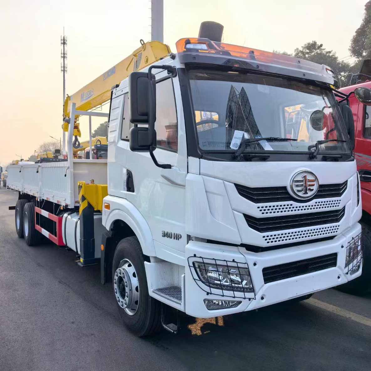 FAW J6P 6X4 350PS Crane Truck